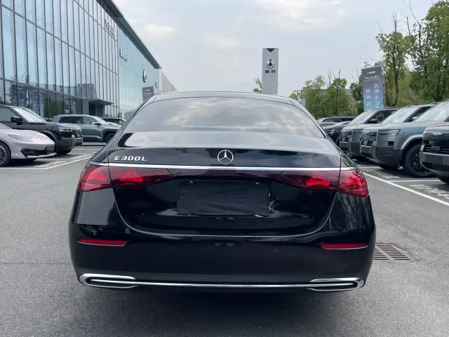 Mercedes-Benz E-Class — Фото автомобиля 20