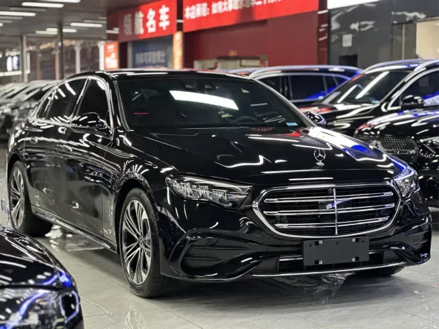 Mercedes-Benz E-Class — Фото автомобиля 3