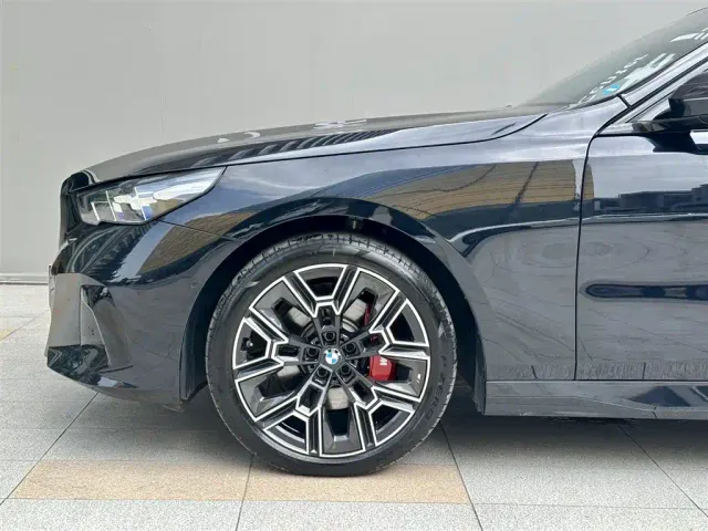 BMW 5 Series — Фото автомобиля 5