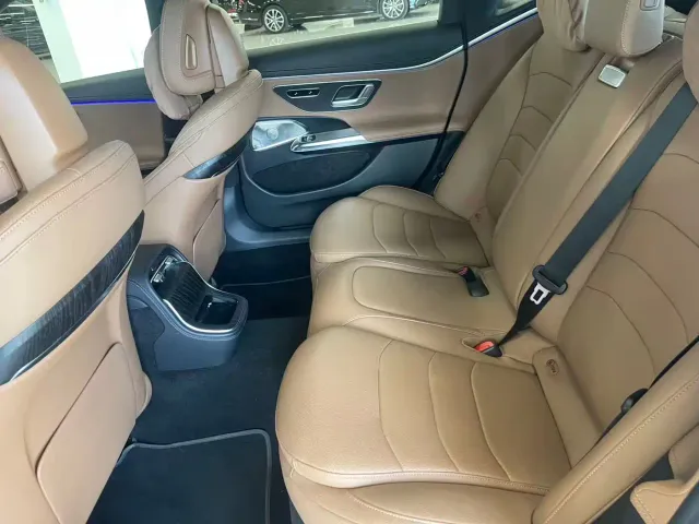 Mercedes-Benz E-Class — Фото автомобиля 7
