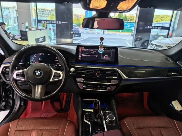 BMW 5 Series — Фото автомобиля 9