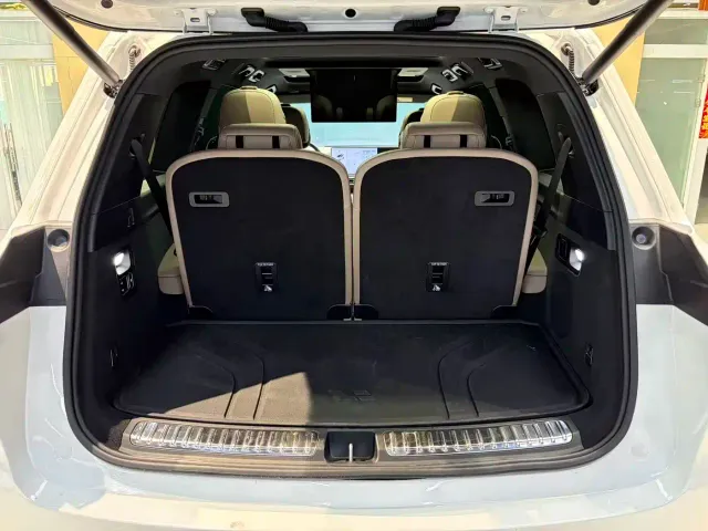 Li Auto L9 — Фото автомобиля 6