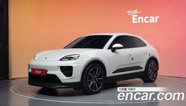 Фотография автомобиля — Porsche Macan Electric