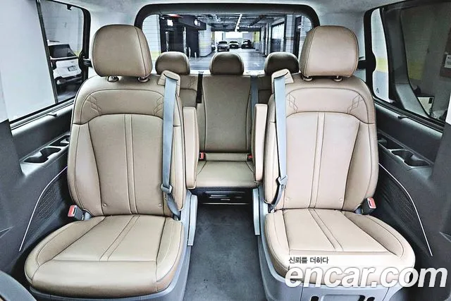 Hyundai Staria Staria 4WD Lounge 9 мест — Фото автомобиля 17