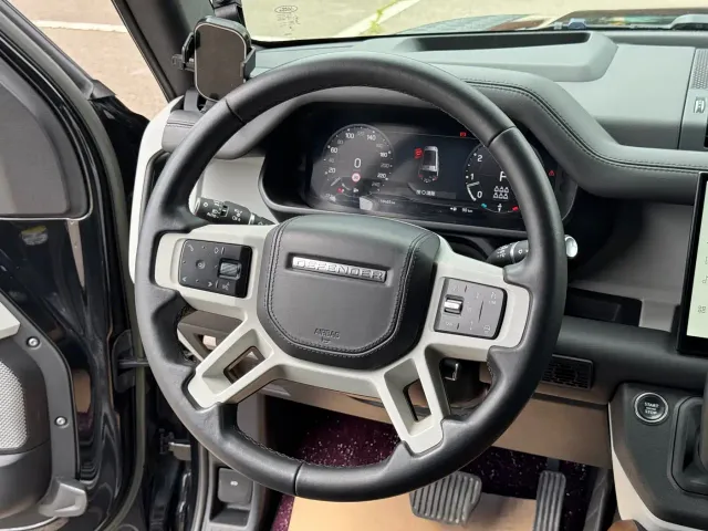 Land Rover Defender — Фото автомобиля 20