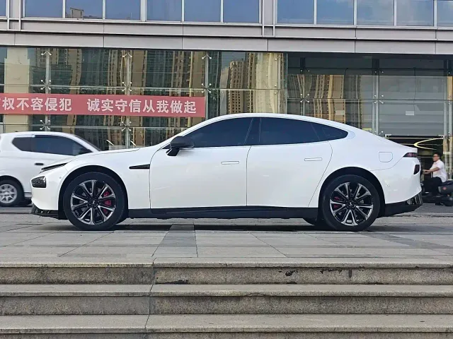 Xpeng P7 — Фото автомобиля 5