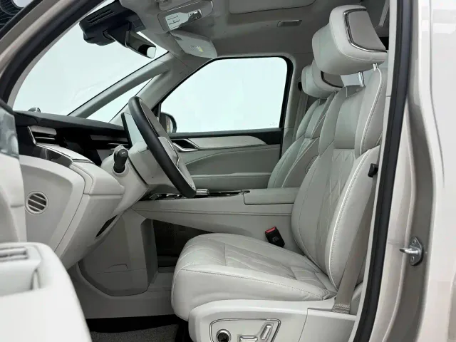 Volvo EM90 — Фото автомобиля 5