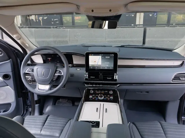 Lincoln Navigator — Фото автомобиля 12