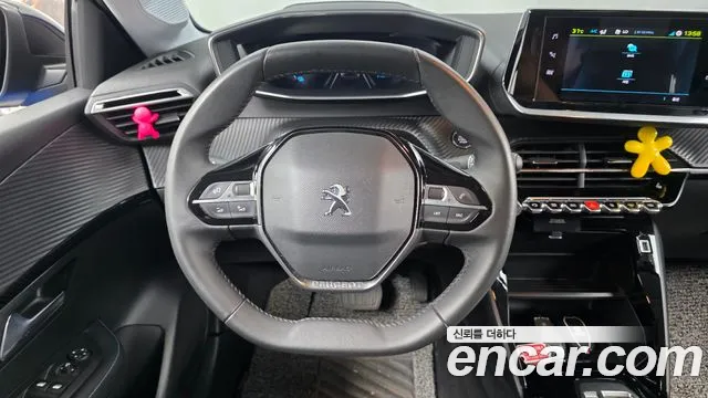 Peugeot 208 — Фото автомобиля 13