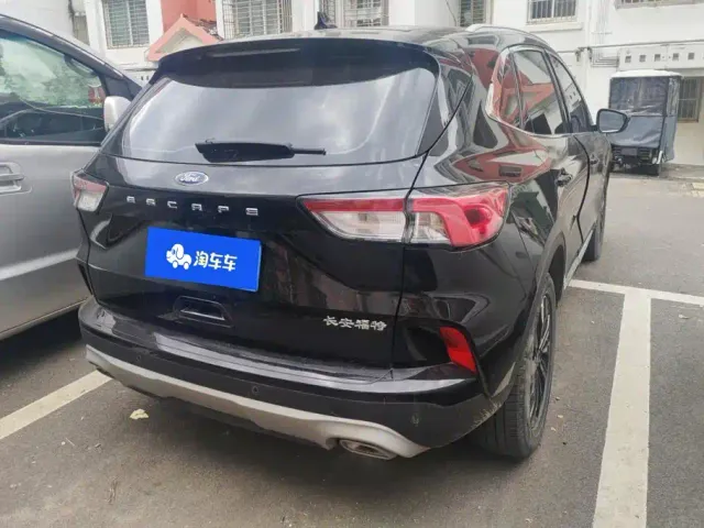 Ford Escape — Фото автомобиля 3
