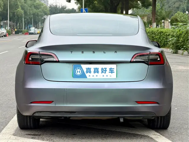 Tesla Model 3 — Фото автомобиля 5