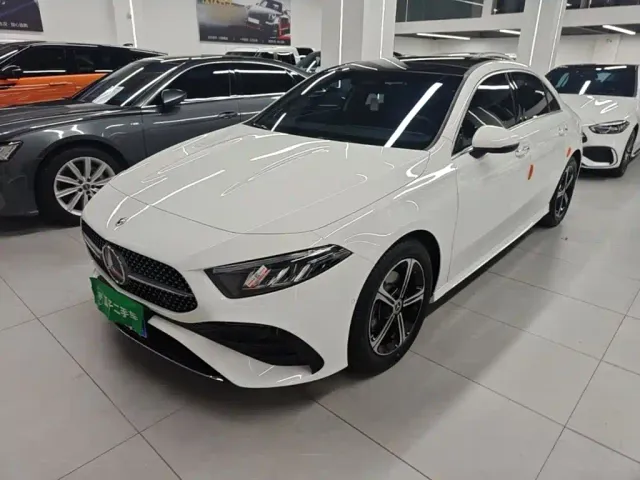 Фотография автомобиля — Mercedes-Benz A-Class