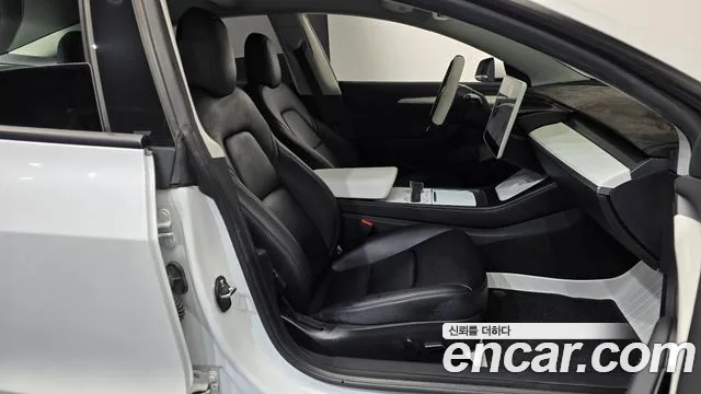 Tesla Model 3 — Фото автомобиля 25