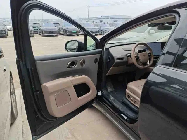 Li Auto i8 — Фото автомобиля 3