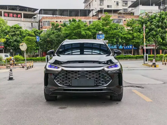 BYD Tang — Фото автомобиля 2
