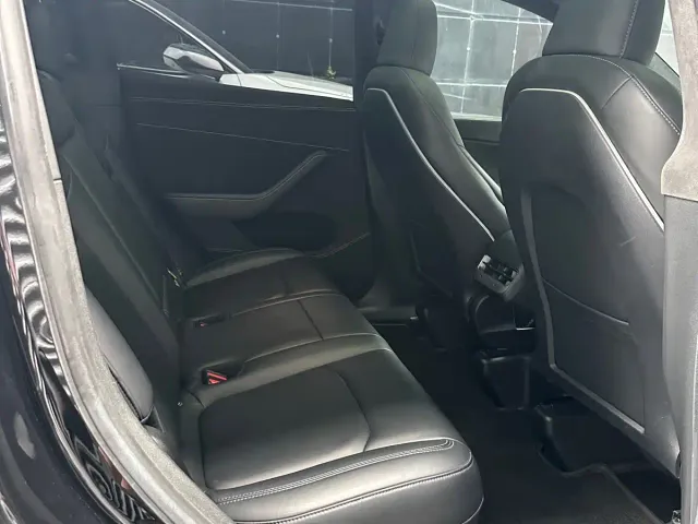 Tesla Model Y — Фото автомобиля 11