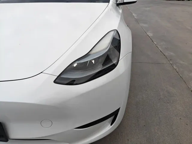 Tesla Model Y — Фото автомобиля 4