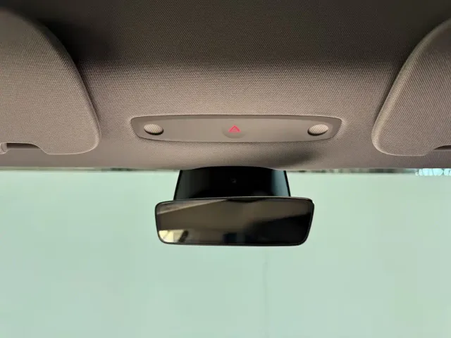 Tesla Model 3 — Фото автомобиля 26
