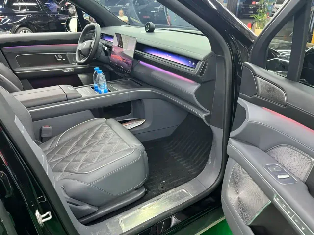 Nio ES8 — Фото автомобиля 16