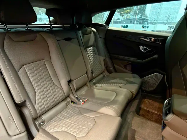 Lamborghini Urus — Фото автомобиля 9