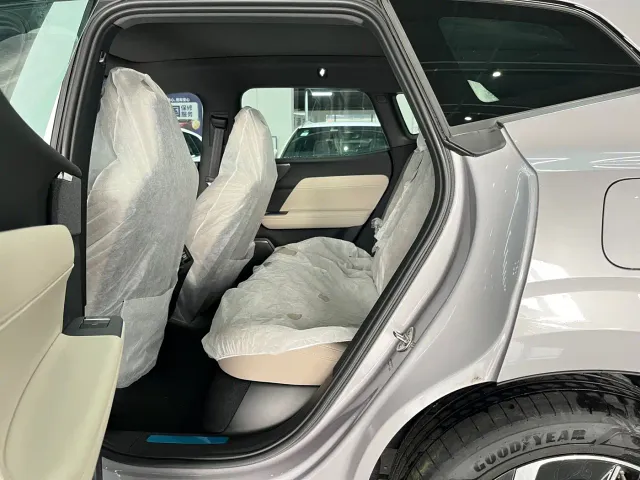 Volvo XC70 Plug-in Hybrid — Фото автомобиля 10