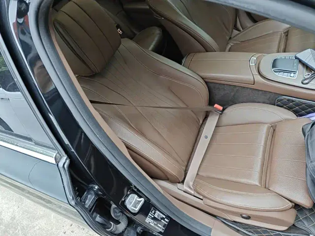 Mercedes-Benz E-Class — Фото автомобиля 24