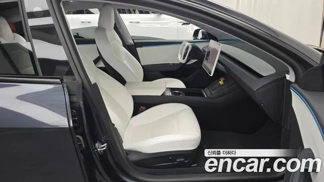 Tesla Model 3 — Фото автомобиля 11