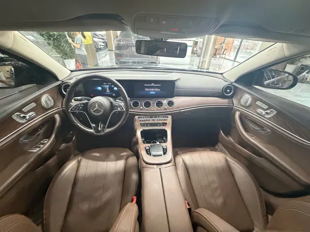 Mercedes-Benz E-Class — Фото автомобиля 5