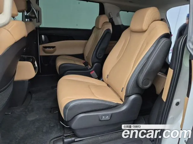 Kia Carnival Generation 4 — Фото автомобиля 12