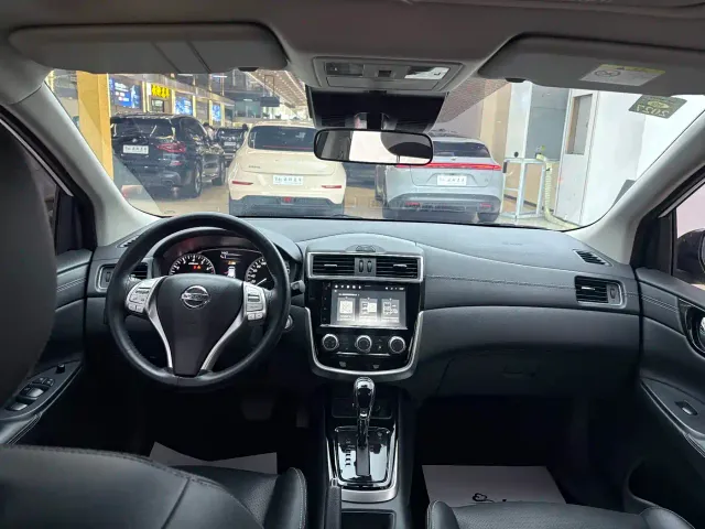 Nissan Tiida — Фото автомобиля 12