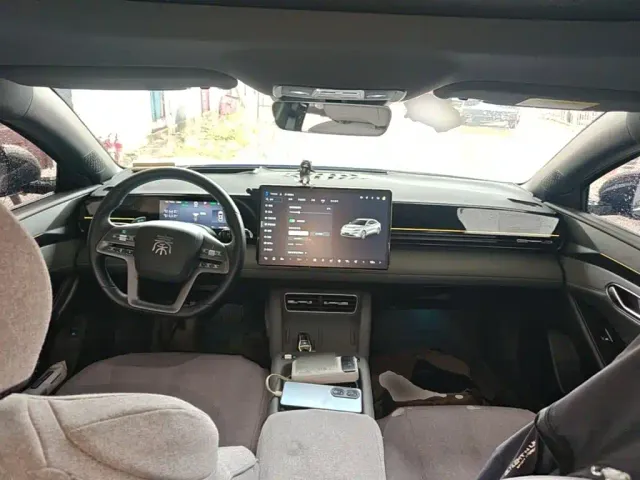 BYD Qin L — Фото автомобиля 9