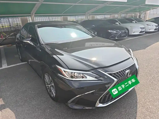 Lexus ES — Фото автомобиля 3