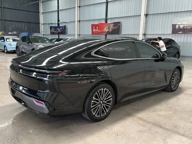 Geely Galaxy Xingyao 8 — Фото автомобиля 14