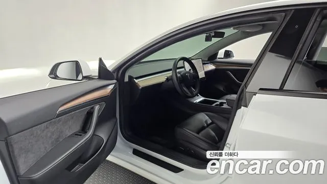 Tesla Model 3 — Фото автомобиля 15
