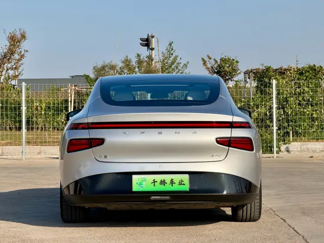 Xpeng P7 — Фото автомобиля 4