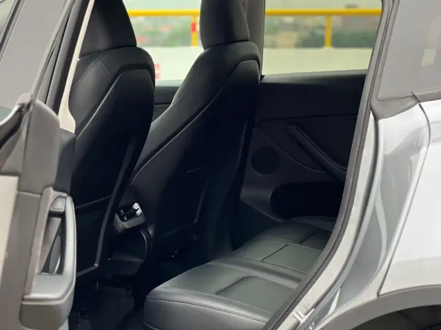 Tesla Model Y — Фото автомобиля 8