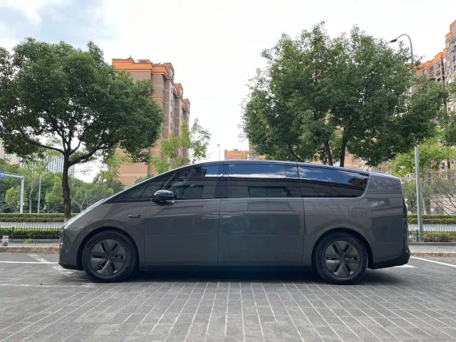 Li Auto MEGA — Фото автомобиля 4