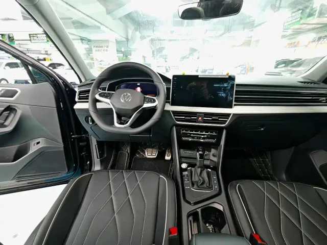 Volkswagen Tiguan L — Фото автомобиля 11