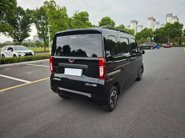 Wuling Zhiguang NEV — Фото автомобиля 7