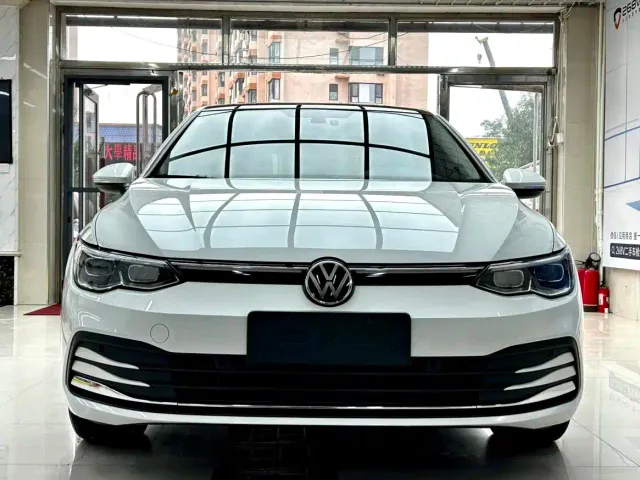 Volkswagen Golf — Фото автомобиля 2