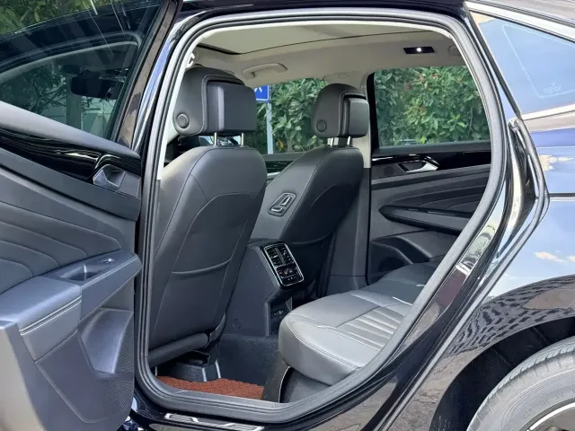 Volkswagen Passat — Фото автомобиля 8