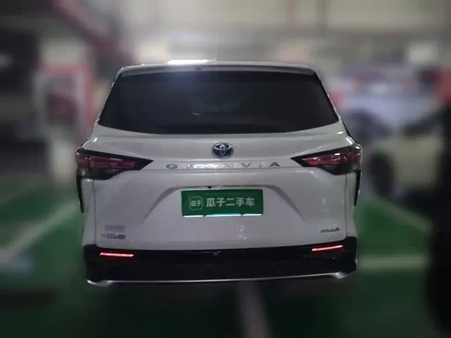 Toyota Granvia — Фото автомобиля 3