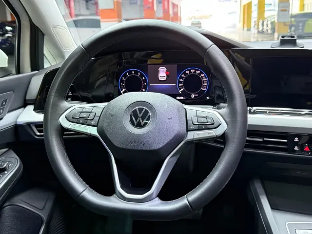 Volkswagen Golf — Фото автомобиля 15
