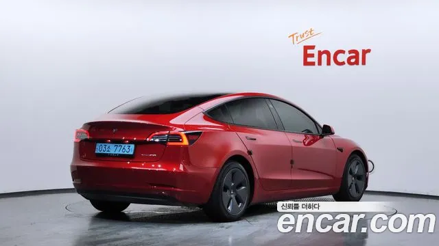 Tesla Model 3 — Фото автомобиля 2