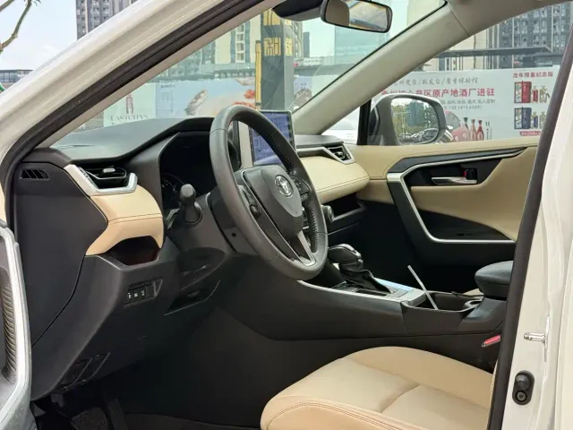 Toyota RAV4 — Фото автомобиля 7