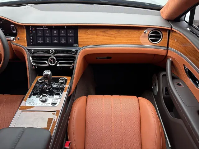 Bentley Flying Spur — Фото автомобиля 8