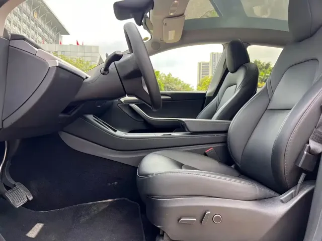 Tesla Model Y — Фото автомобиля 11