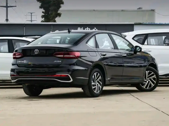 Volkswagen Lavida — Фото автомобиля 8