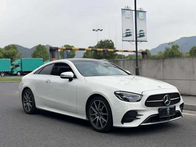 Mercedes-Benz E-Class — Фото автомобиля 3