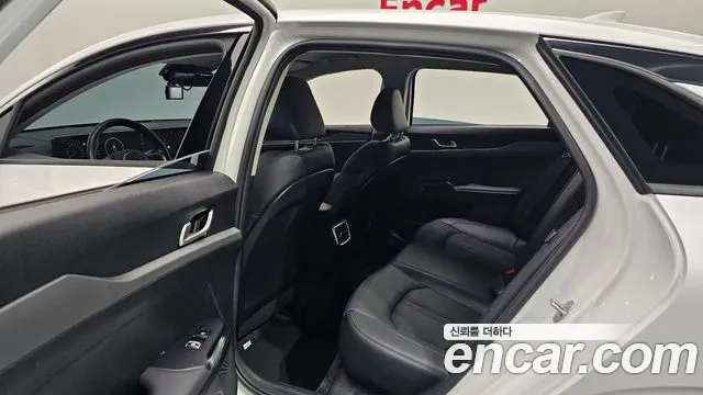 Kia K5 Новый K5 3 поколение 2.0 LPi(Для проката) — Фото автомобиля 11